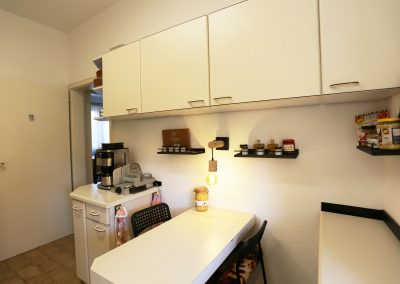 Das Ferienhaus Stoll ist ein Doppelhaus in Neustadt Hambach mit 3 Doppel- Betten und 2 Doppelbetten. Also geeignet von 4 bis 10 Personen. Einmal 185 m² und 65 m²“. Jeweils Küche und Bad mit großem Garten.