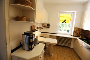 Das Ferienhaus Stoll ist ein Doppelhaus in Neustadt Hambach mit 3 Doppel- Betten und 2 Doppelbetten. Also geeignet von 4 bis 10 Personen. Einmal 185 m² und 65 m²“. Jeweils Küche und Bad mit großem Garten.