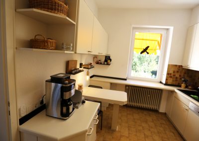 Das Ferienhaus Stoll ist ein Doppelhaus in Neustadt Hambach mit 3 Doppel- Betten und 2 Doppelbetten. Also geeignet von 4 bis 10 Personen. Einmal 185 m² und 65 m²“. Jeweils Küche und Bad mit großem Garten.