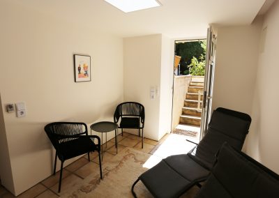 Das Ferienhaus Stoll ist ein Doppelhaus in Neustadt Hambach mit 3 Doppel- Betten und 2 Doppelbetten. Also geeignet von 4 bis 10 Personen. Einmal 185 m² und 65 m²“. Jeweils Küche und Bad mit großem Garten.